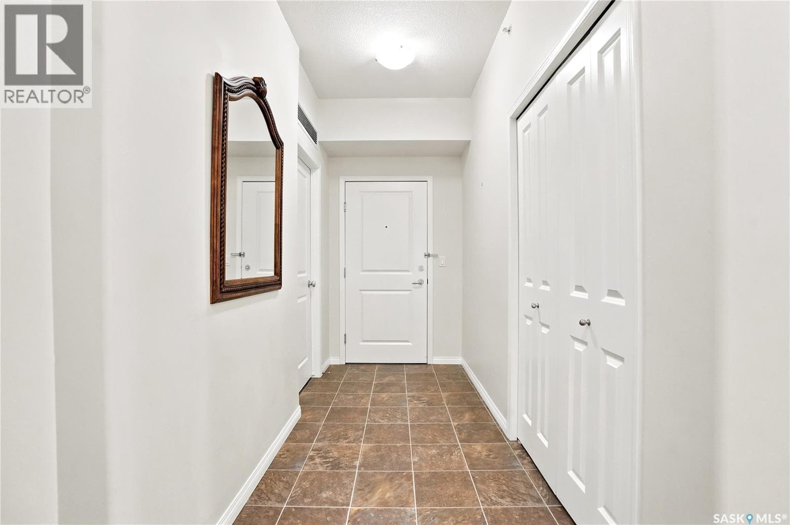 305 914 Heritage VIEW — photo 4