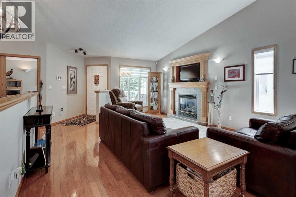 3 Strathmore Lakes Bay — photo 4