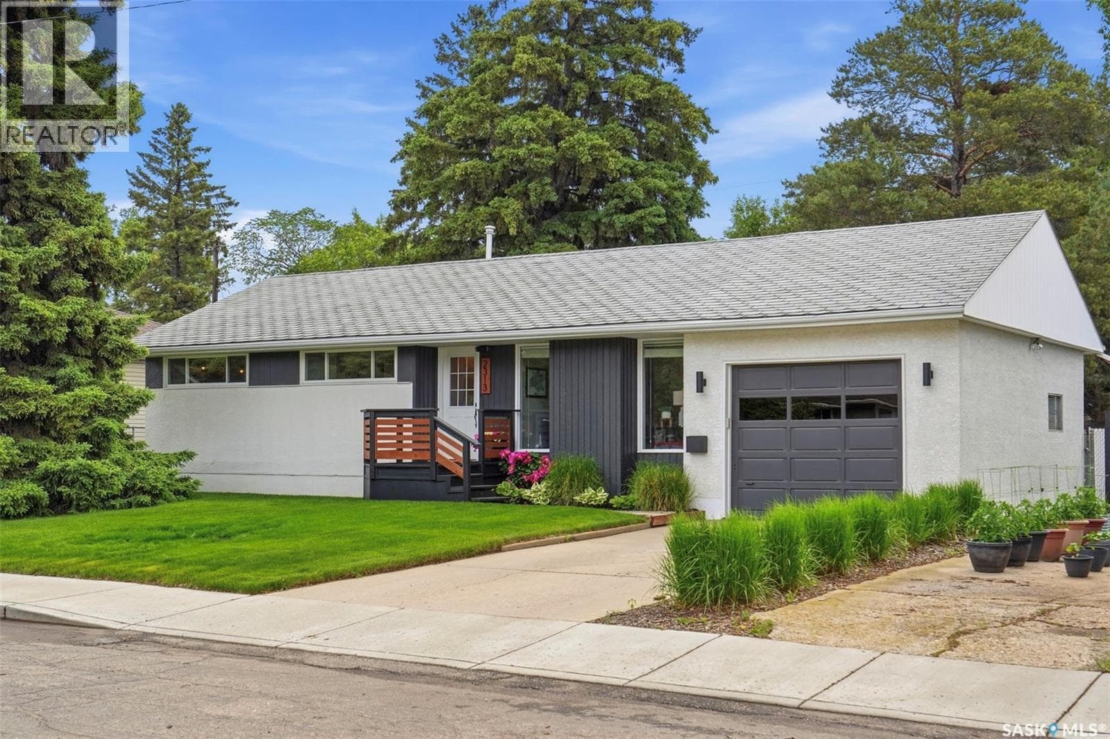 2313 Dufferin AVENUE
