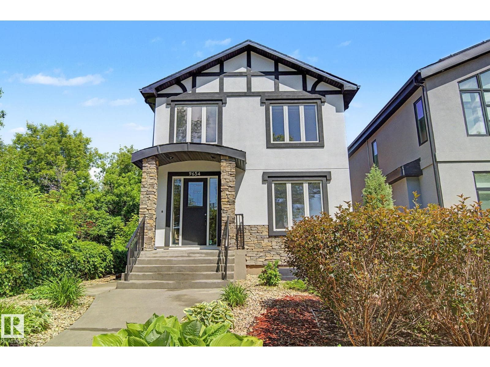 9654 83 AV NW — photo 2