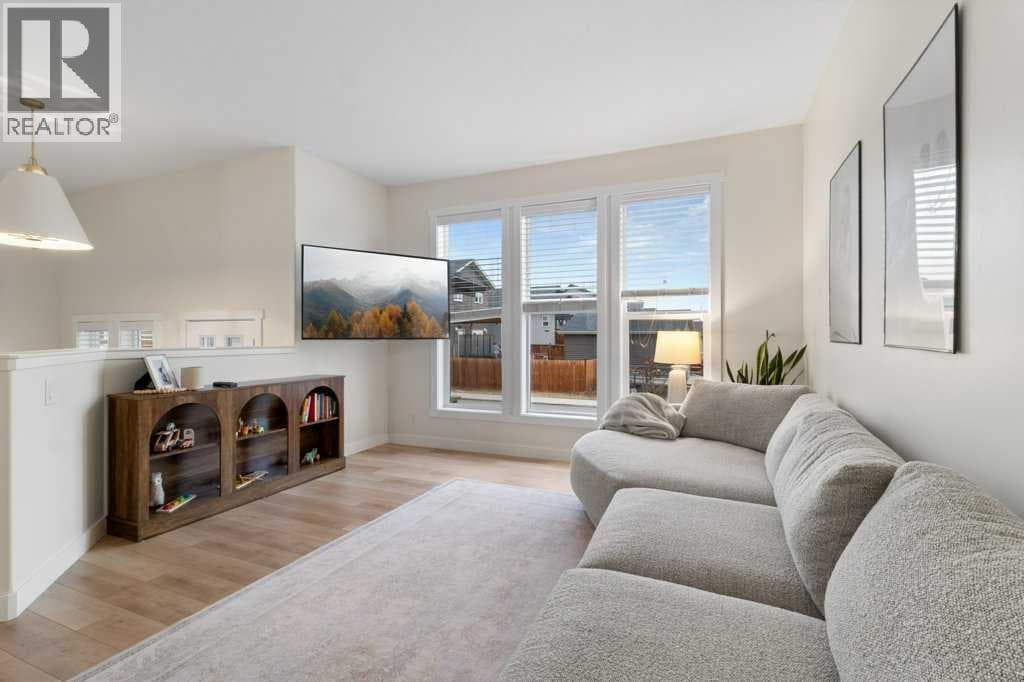 14 Village Crescent — photo 4