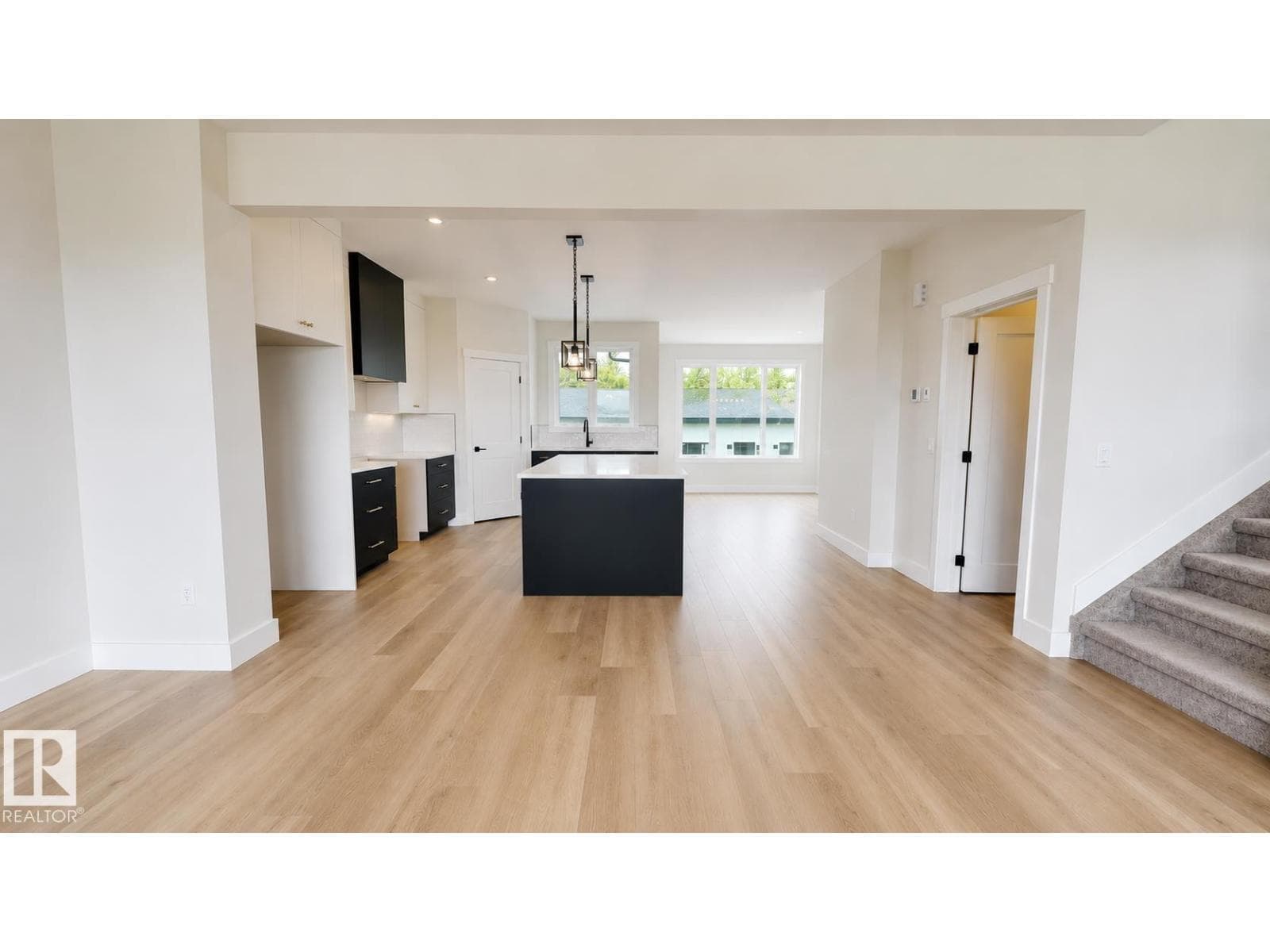 4710 49 ST — photo 2