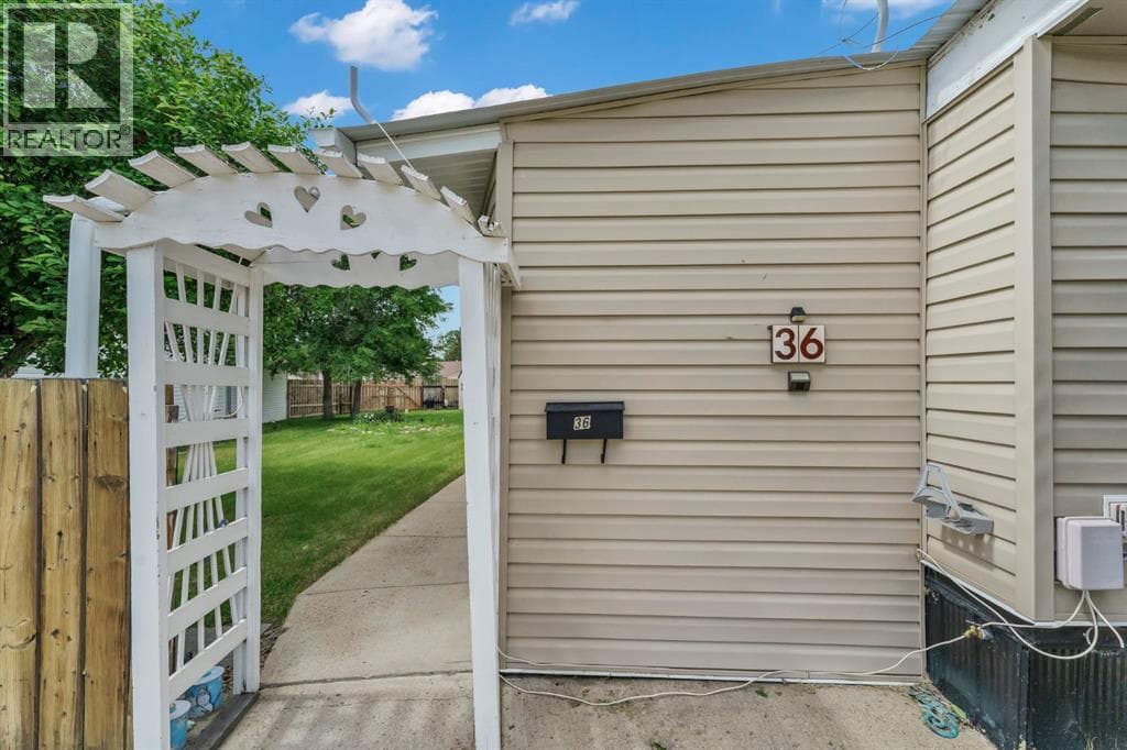 36, 2460 Southview Drive SE — photo 4