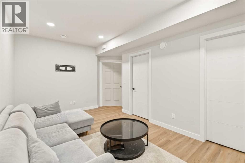 12 Vincent Gate — photo 5