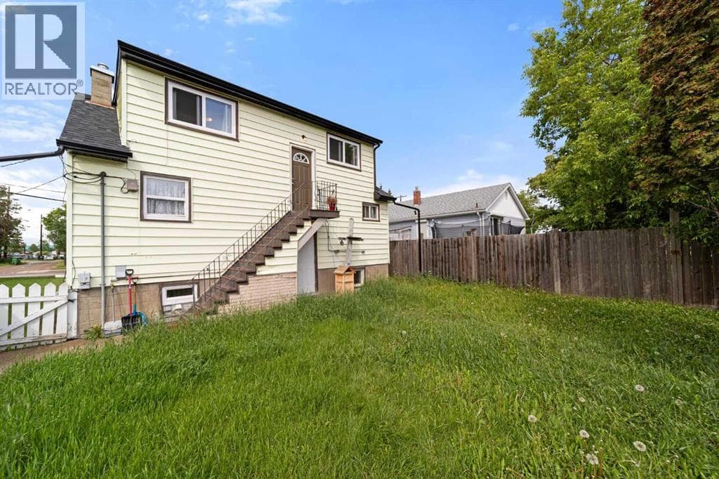 5219 50 Avenue — photo 3