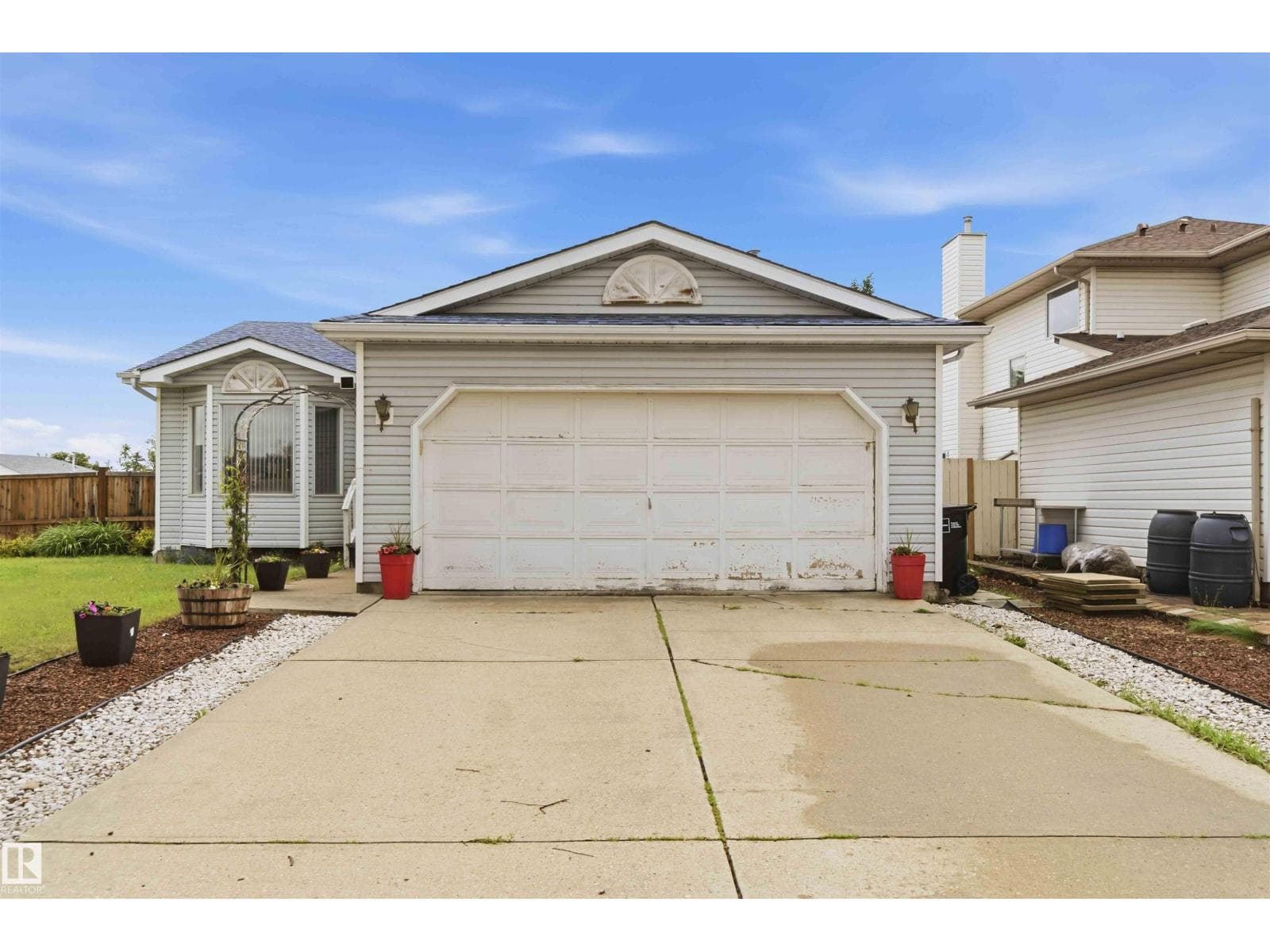 4428 11A AV NW — photo 4