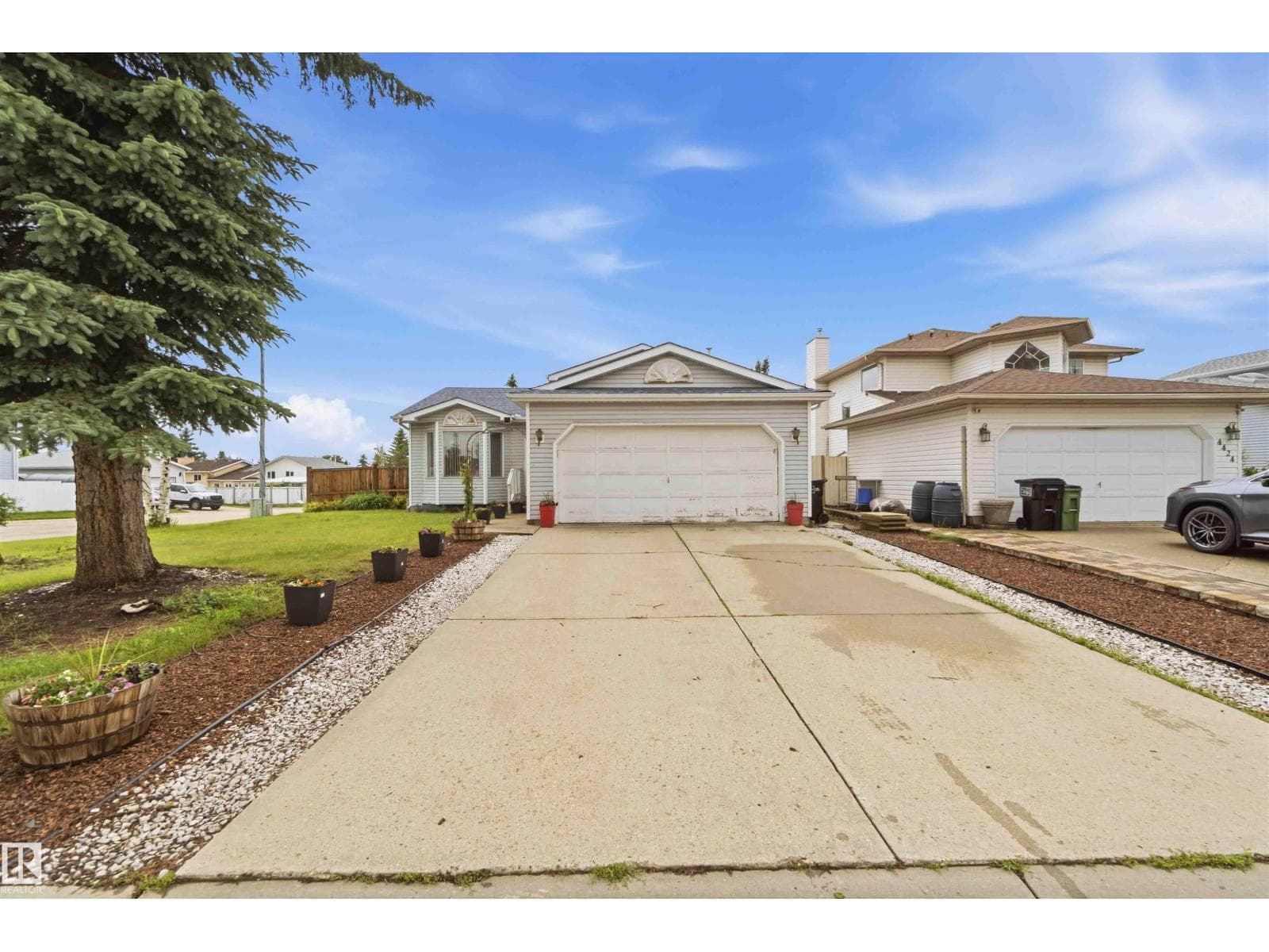4428 11A AV NW — photo 2