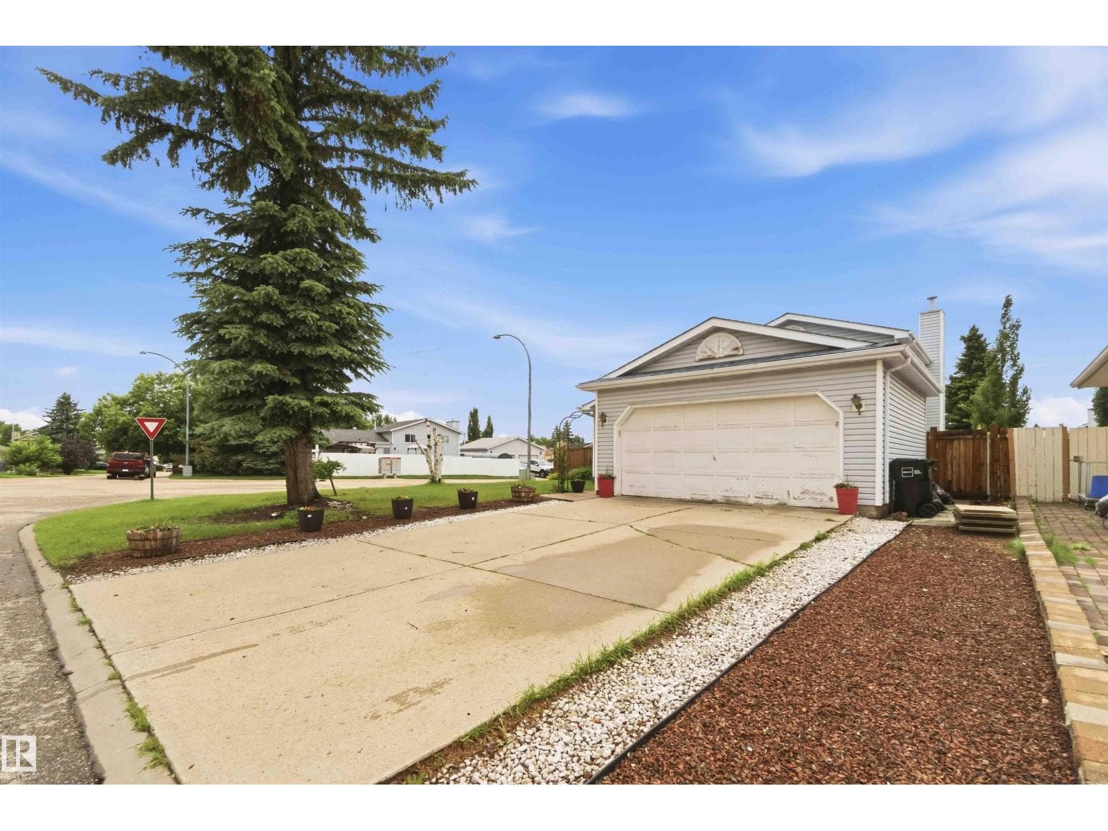 4428 11A AV NW — photo 5