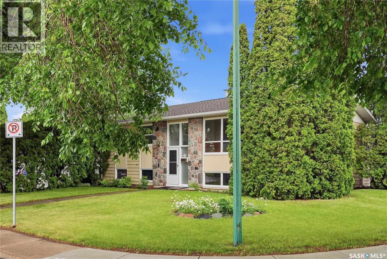 21 Bateman CRESCENT — photo 2