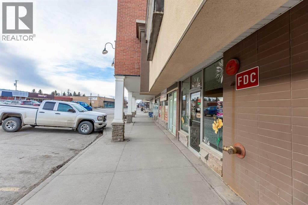 112 ATHABASCA Avenue — photo 4