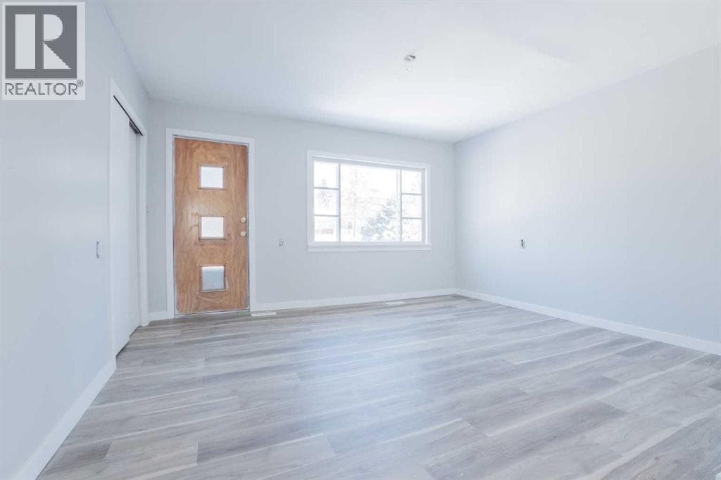 9513 105 Avenue — photo 3