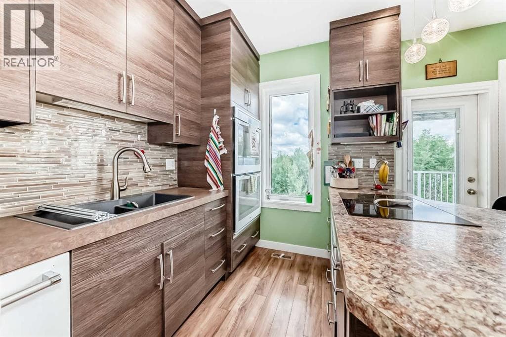 12 Beardsley Crescent — photo 4
