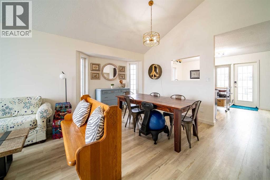 1021 20 Street Crescent — photo 4