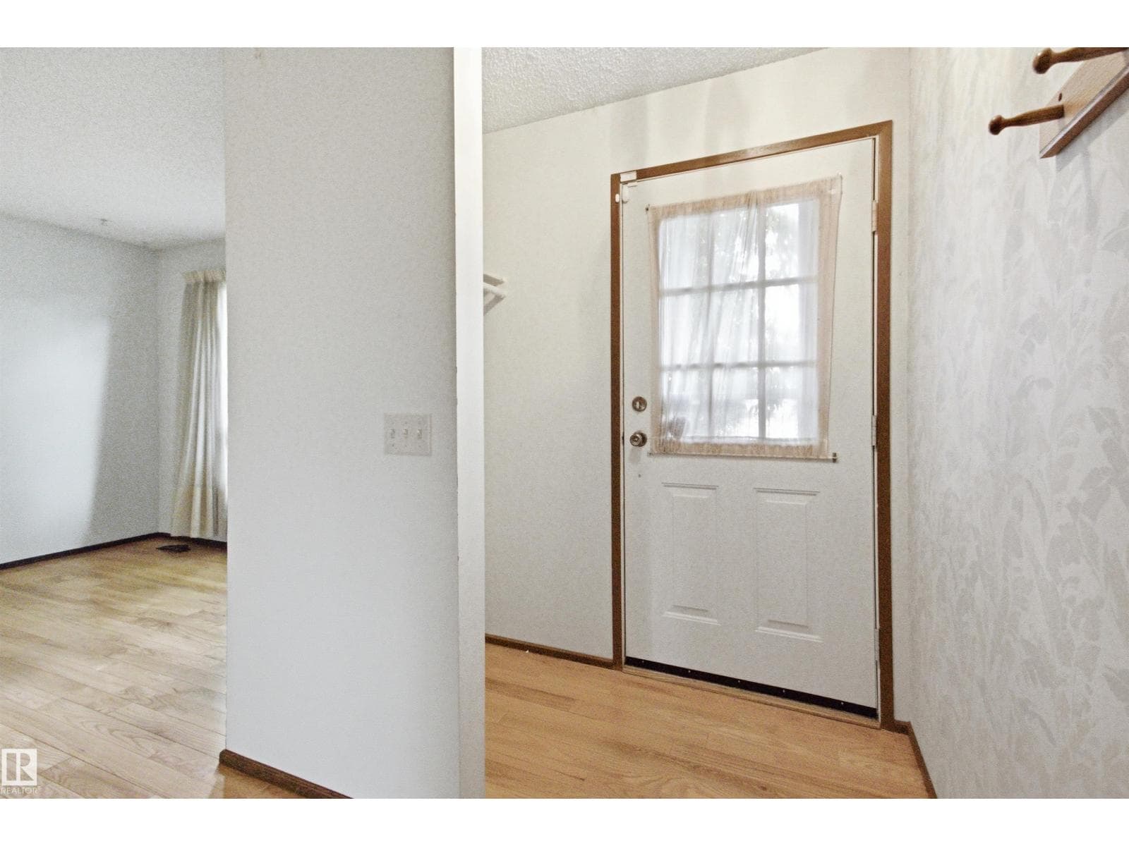 3310 48 ST NW — photo 5