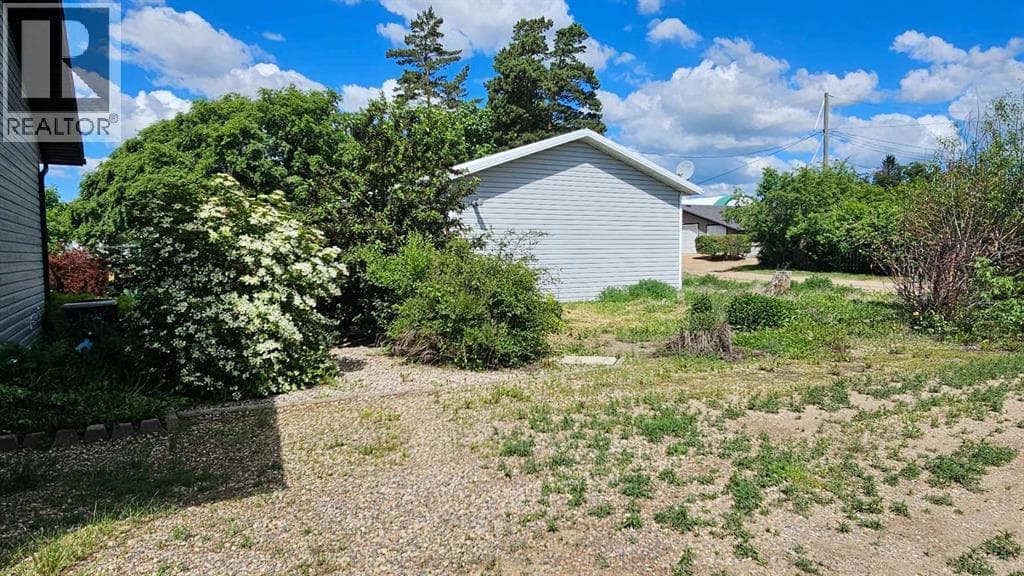 5112 52 Avenue — photo 3