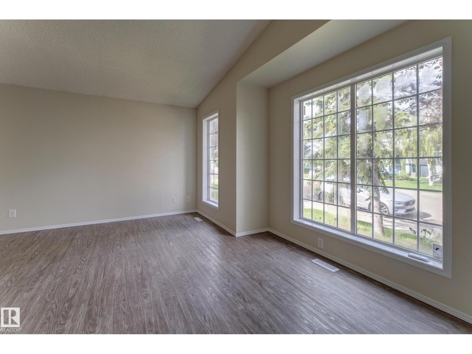 1523 JARVIS CR NW — photo 4