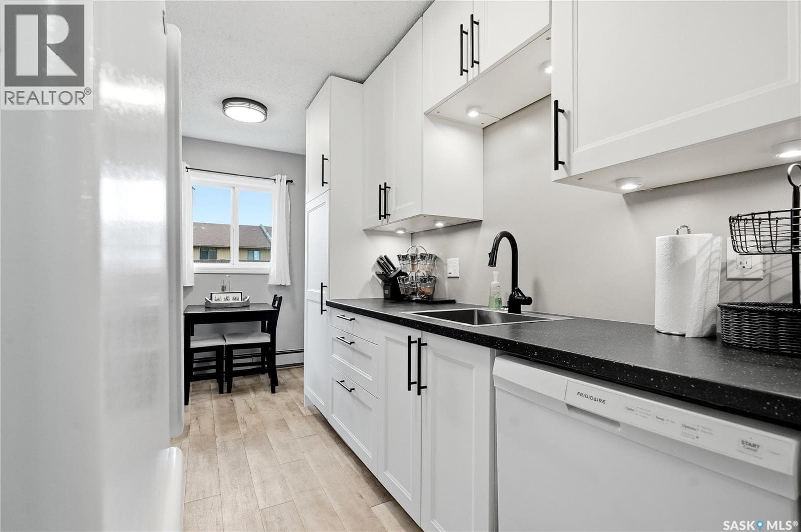 307 833 Wollaston CRESCENT — photo 2