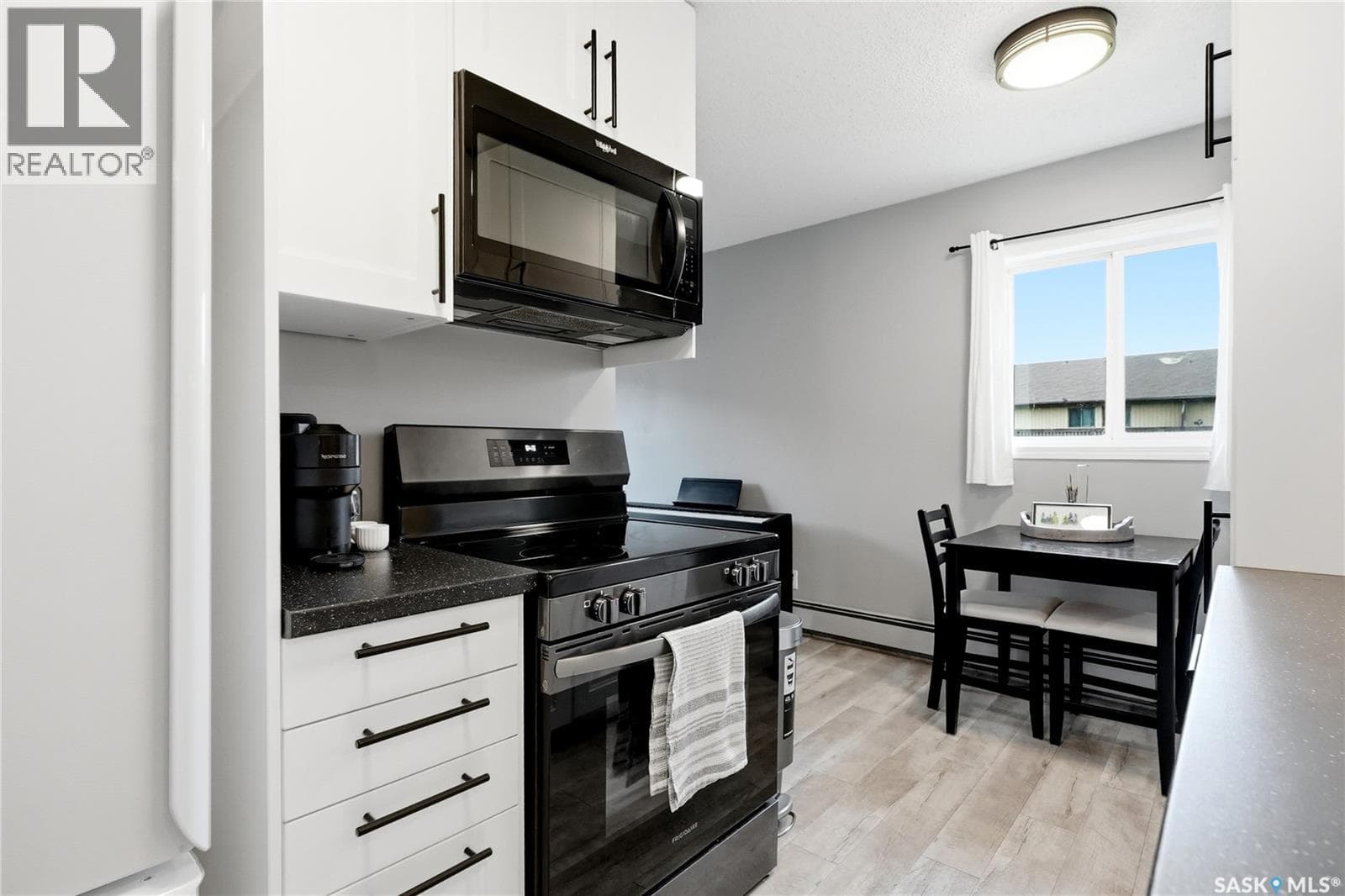 307 833 Wollaston CRESCENT — photo 3
