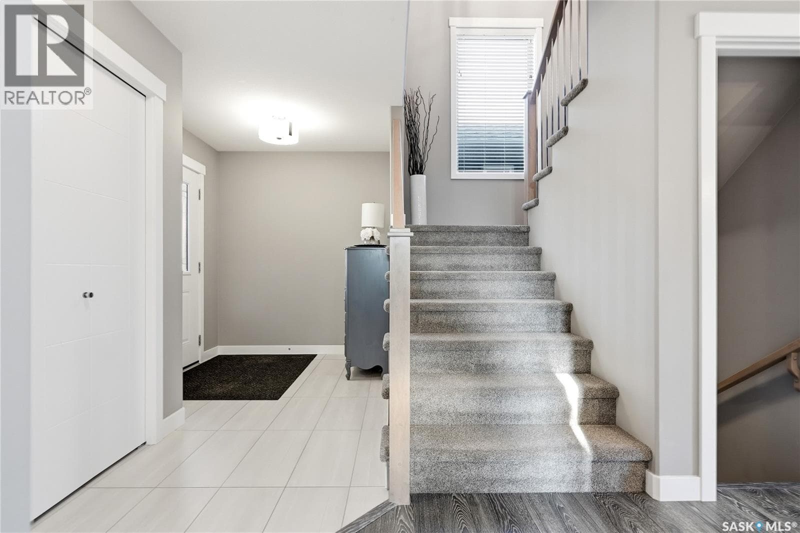 323 Cowan CRESCENT — photo 3