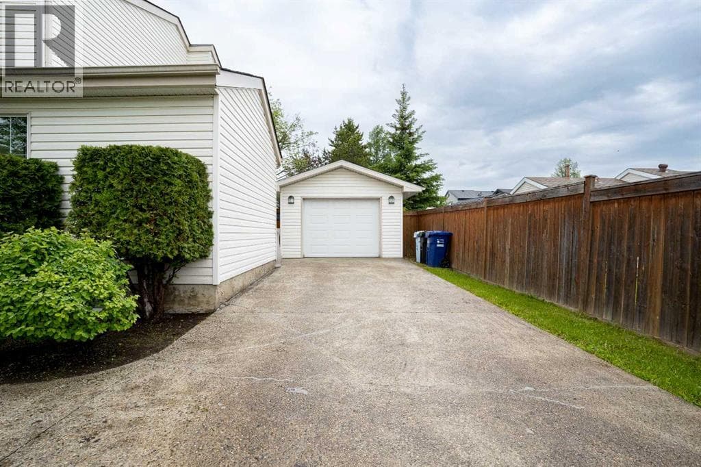 166 Bird Crescent — photo 2