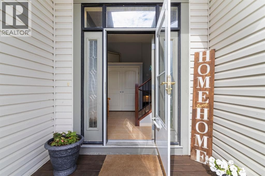 303 Railway Point SE — photo 2