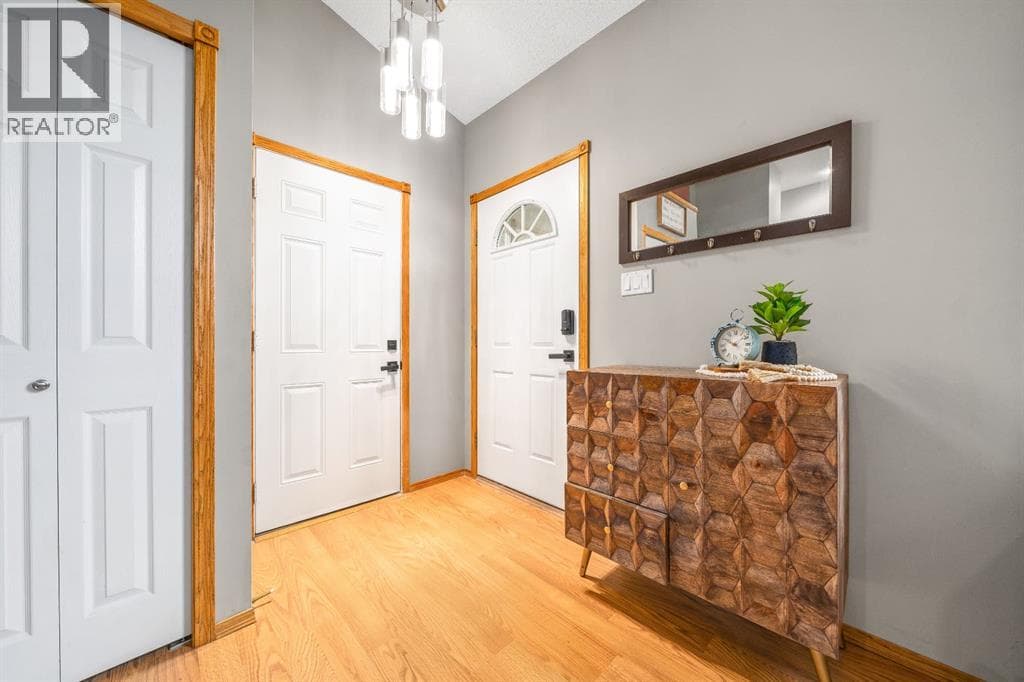 806 7 Street SE — photo 5