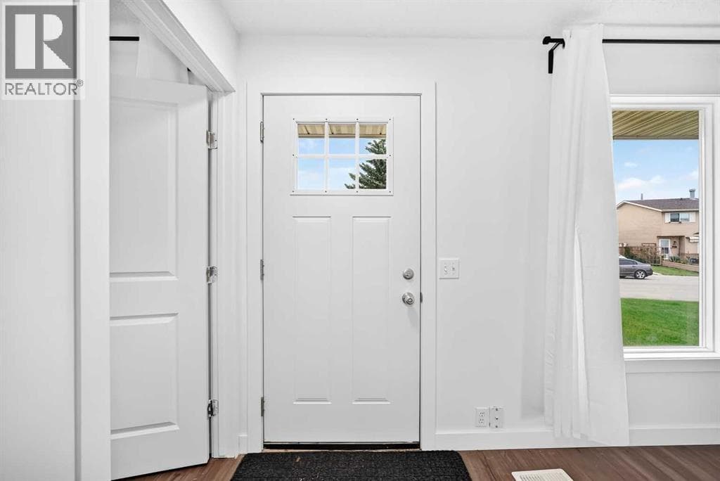 60 Erin Mount Crescent SE — photo 3