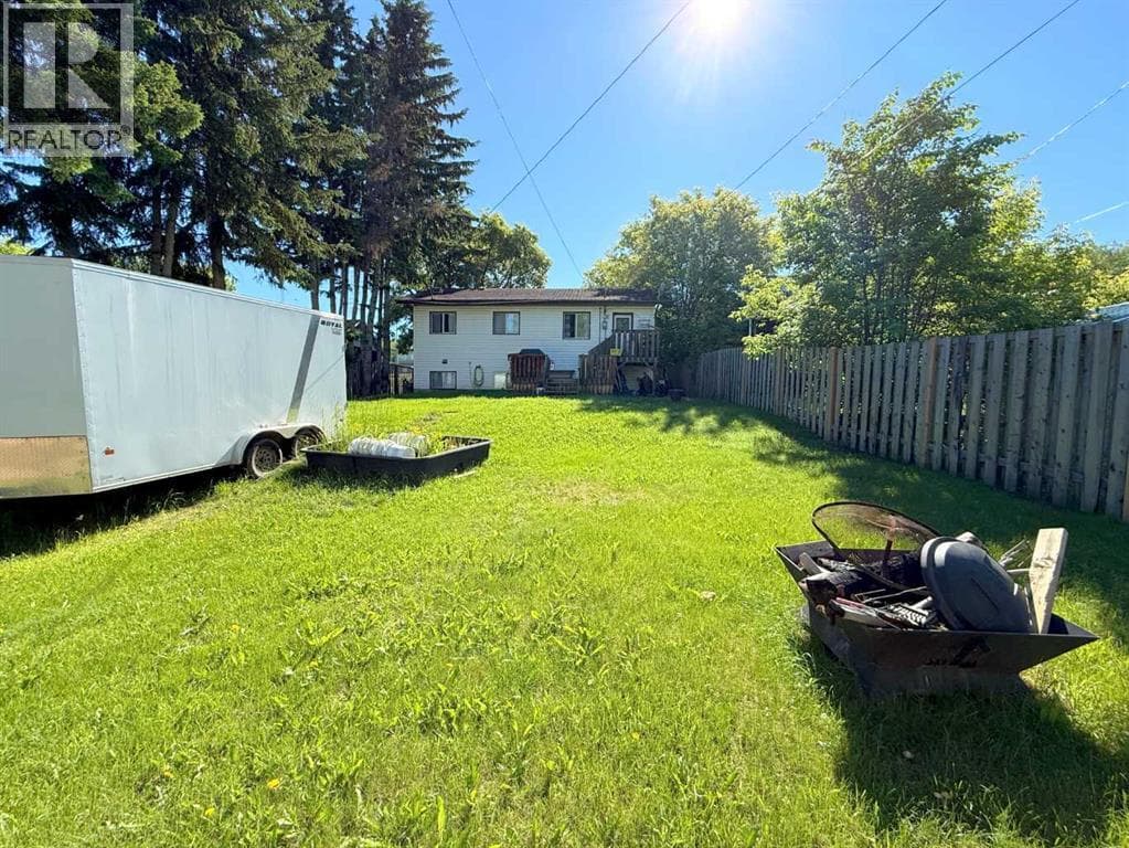 4909 42 Street — photo 2