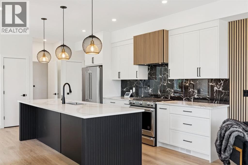 2402 Westmount Road NW — photo 5
