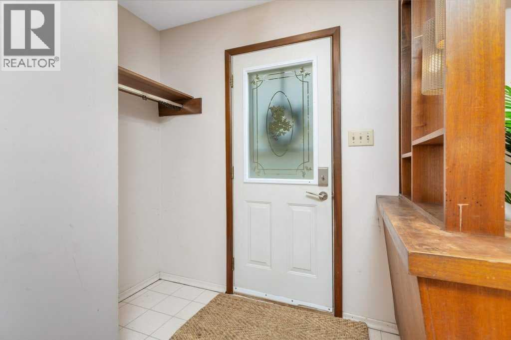5203 56 Avenue — photo 2
