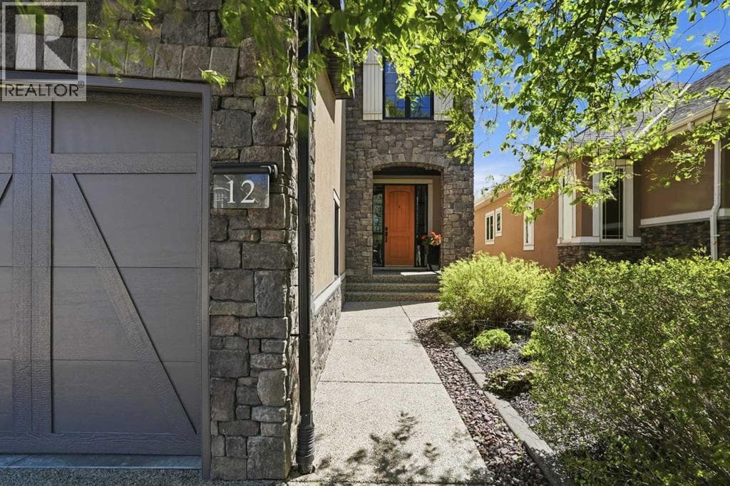 12 Aspen Cliff Close SW — photo 2