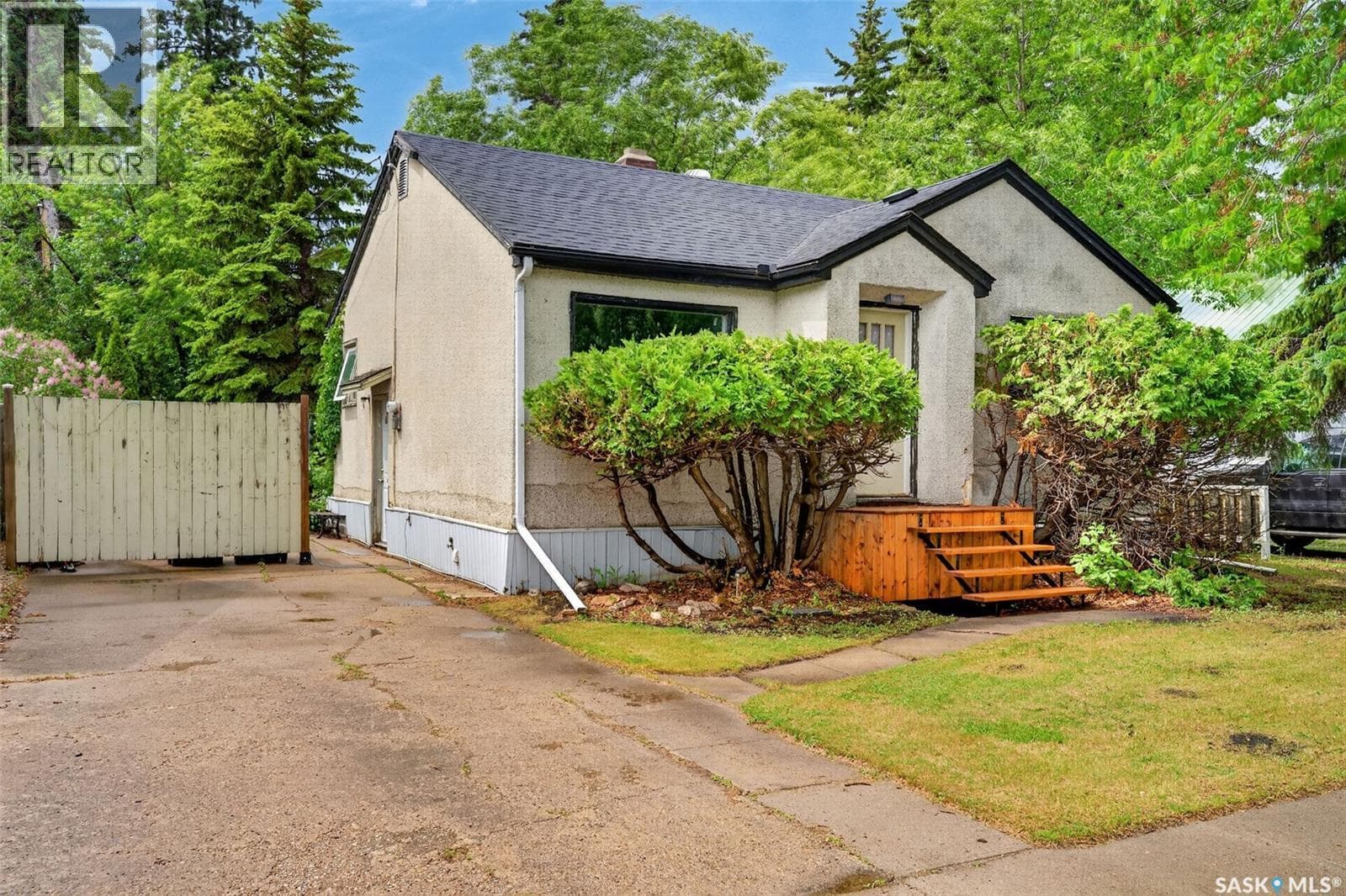 205 Bemister AVENUE E — photo 2