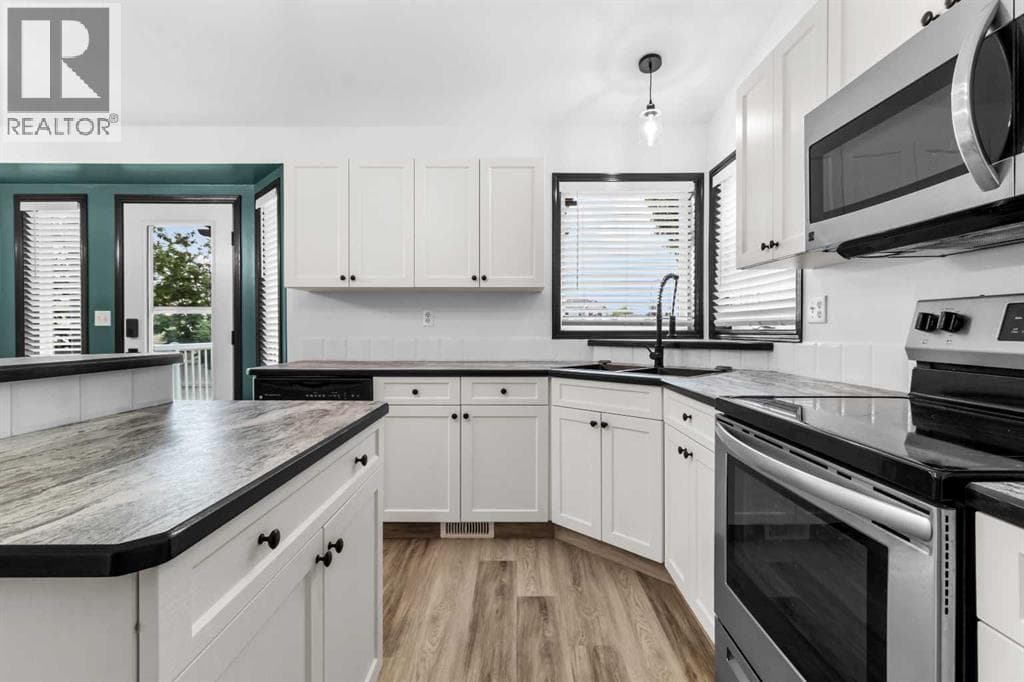 61 Premiere Crescent — photo 4