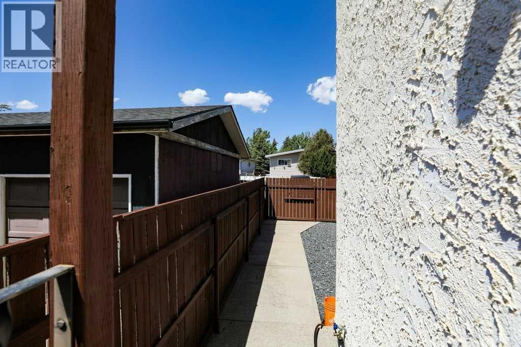 729 Columbia Boulevard W — photo 2