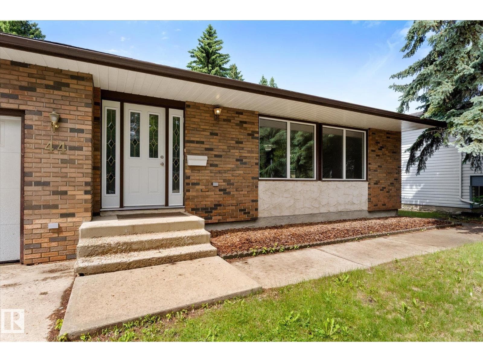 44 Arlington DR — photo 2