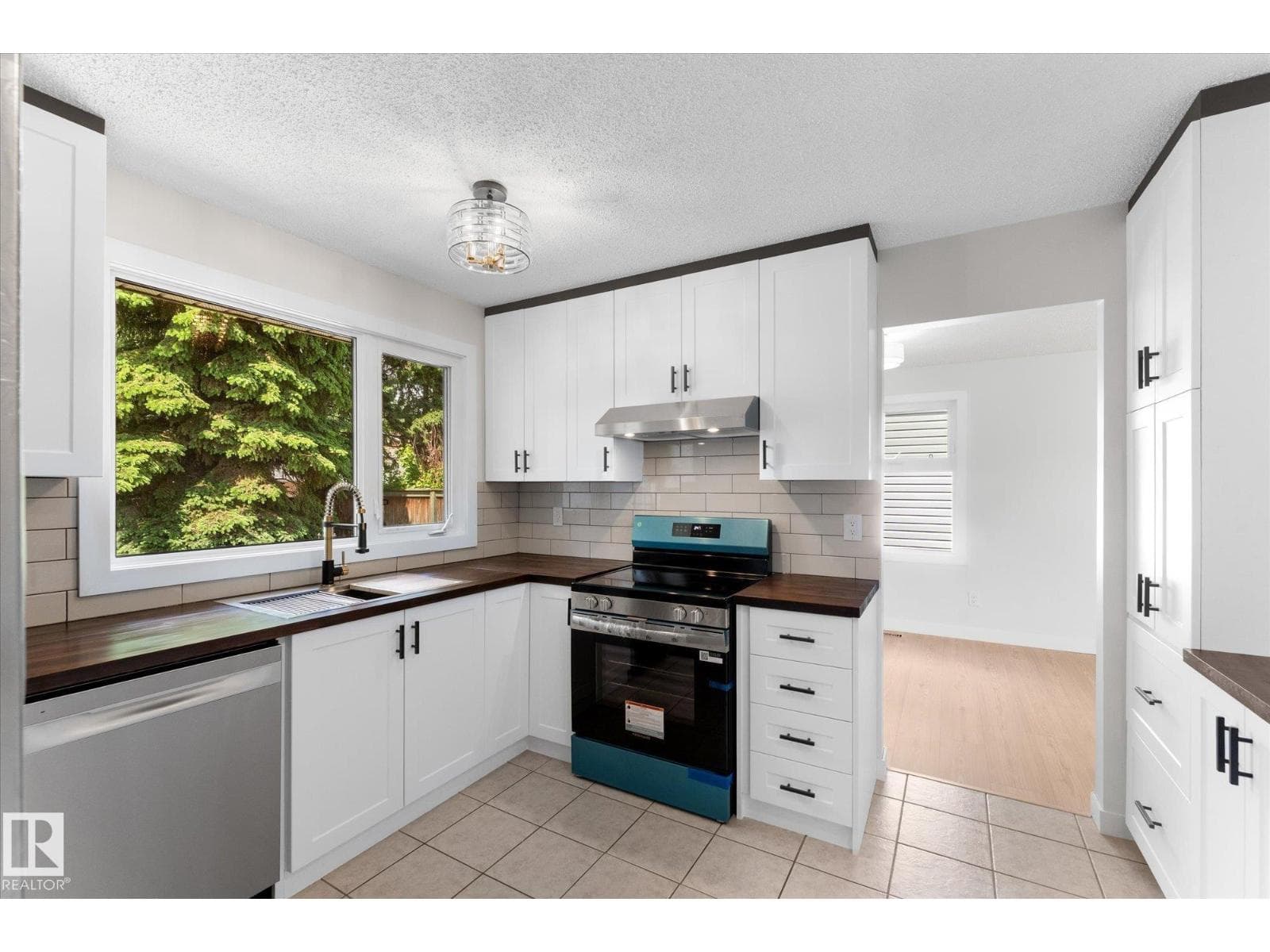 44 Arlington DR — photo 5