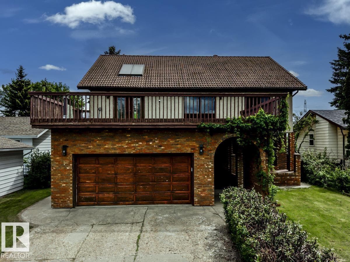 6819 10 Av NW
