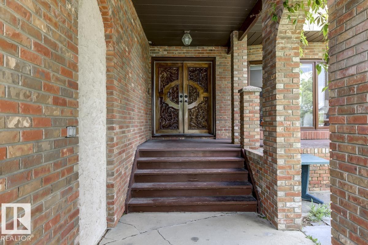 6819 10 Av NW — photo 3
