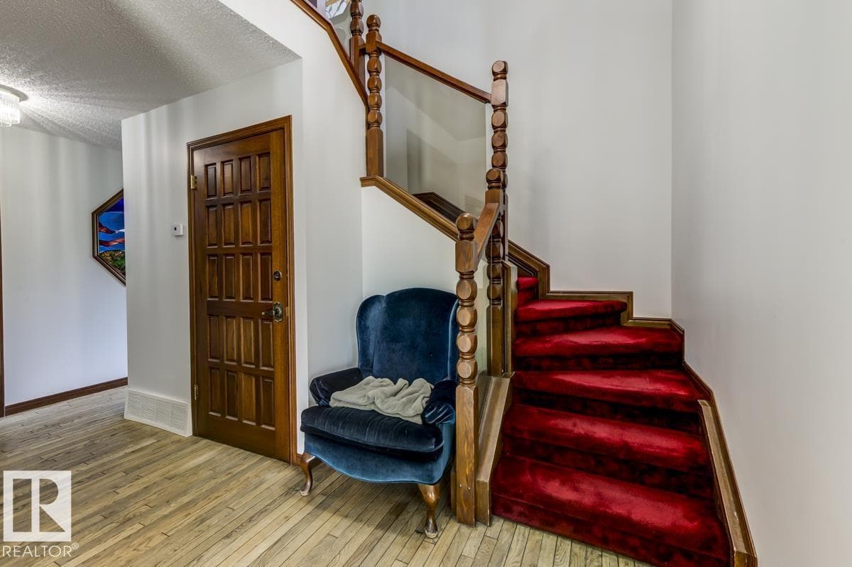 6819 10 Av NW — photo 5