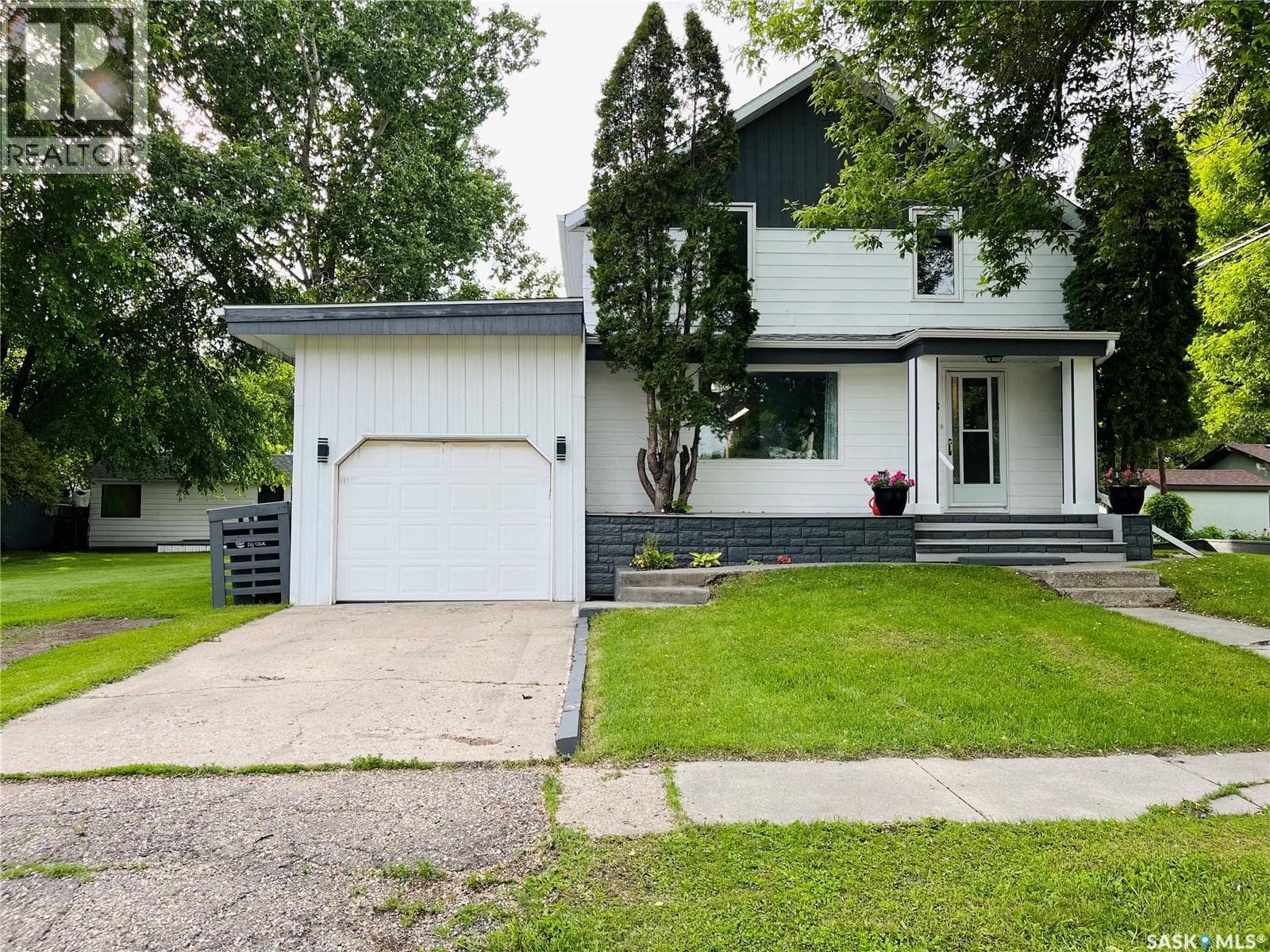 808 Ellice STREET — photo 2