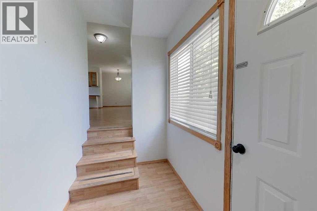 909 5 Avenue SE — photo 2