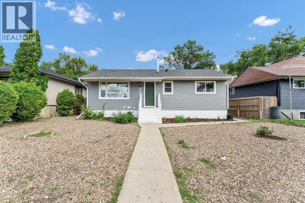 1005 Bullivant Crescent SW