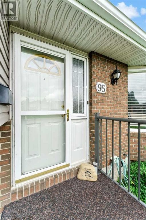 95 Rossdale Way SE — photo 4