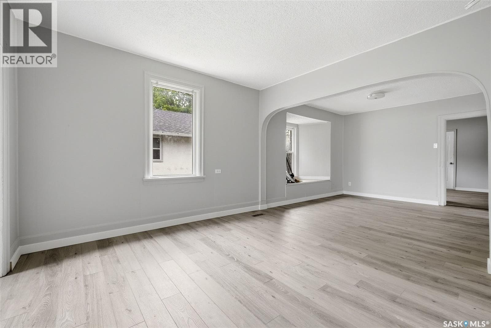 214 Edward STREET — photo 3