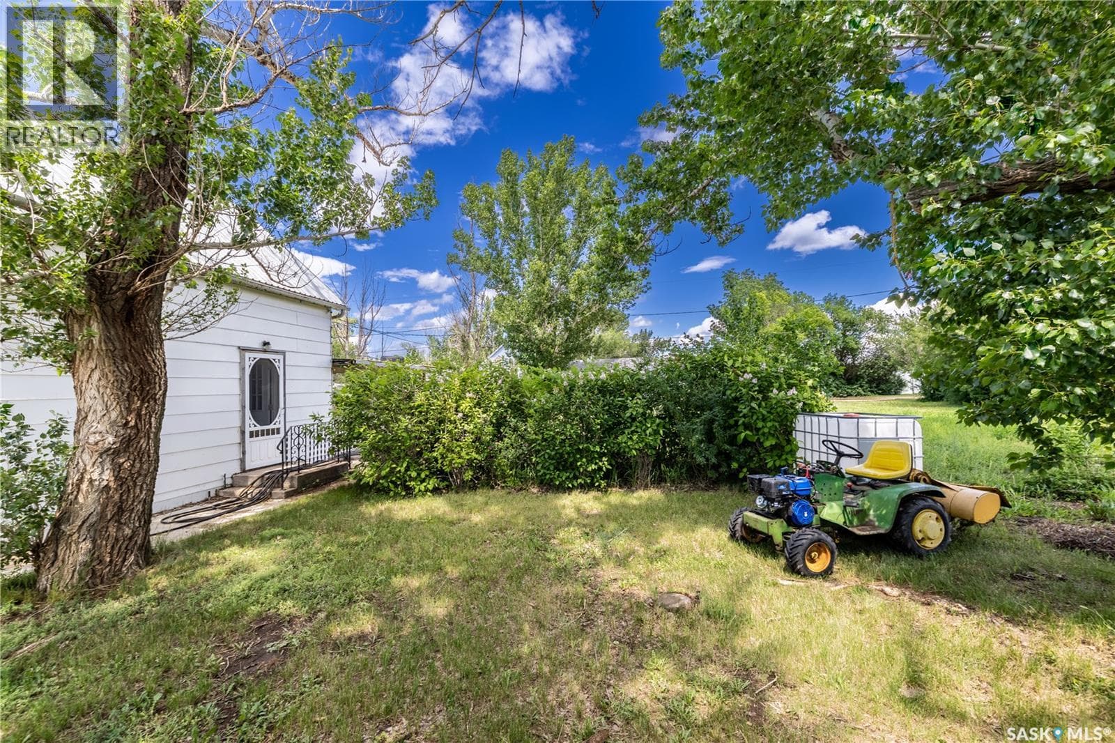 120 Crocus AVENUE — photo 4