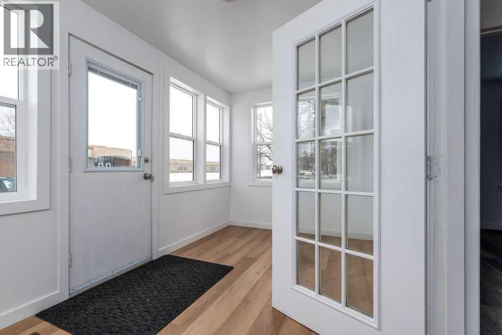 4504 49 Street — photo 4