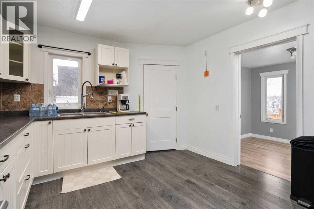 211 Red Wing Crescent — photo 3