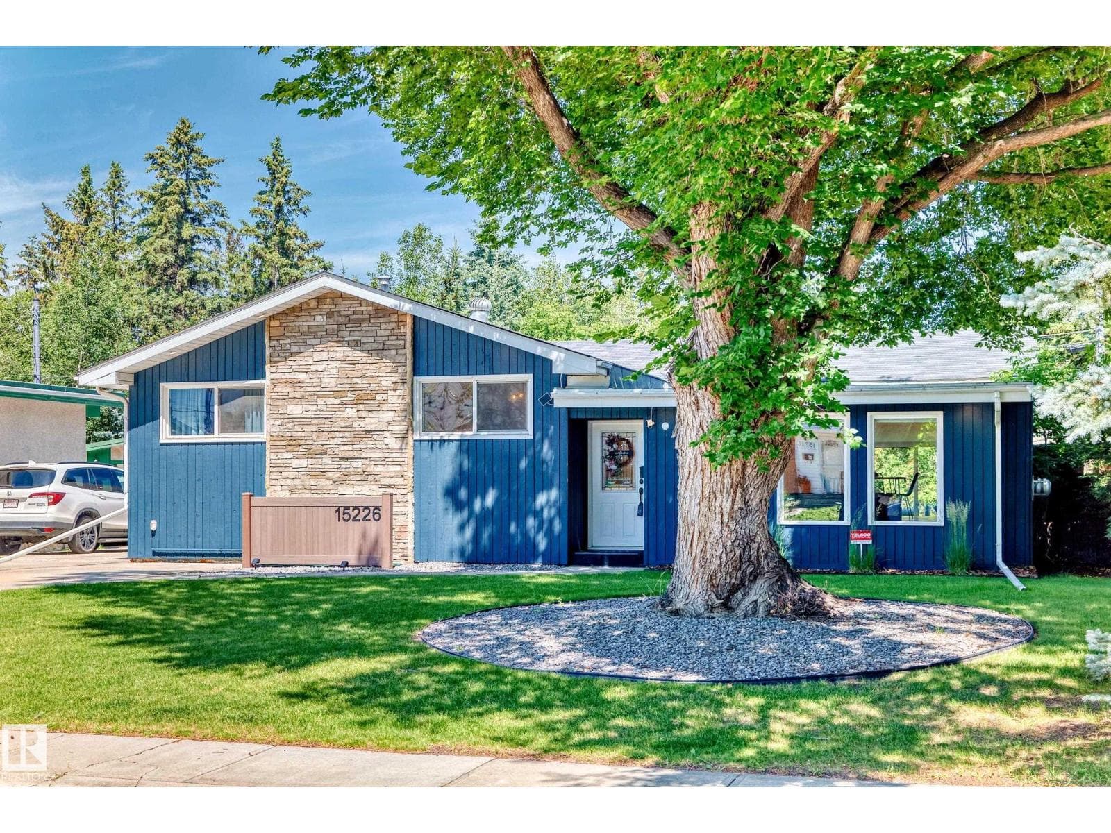 15226 81 AV NW