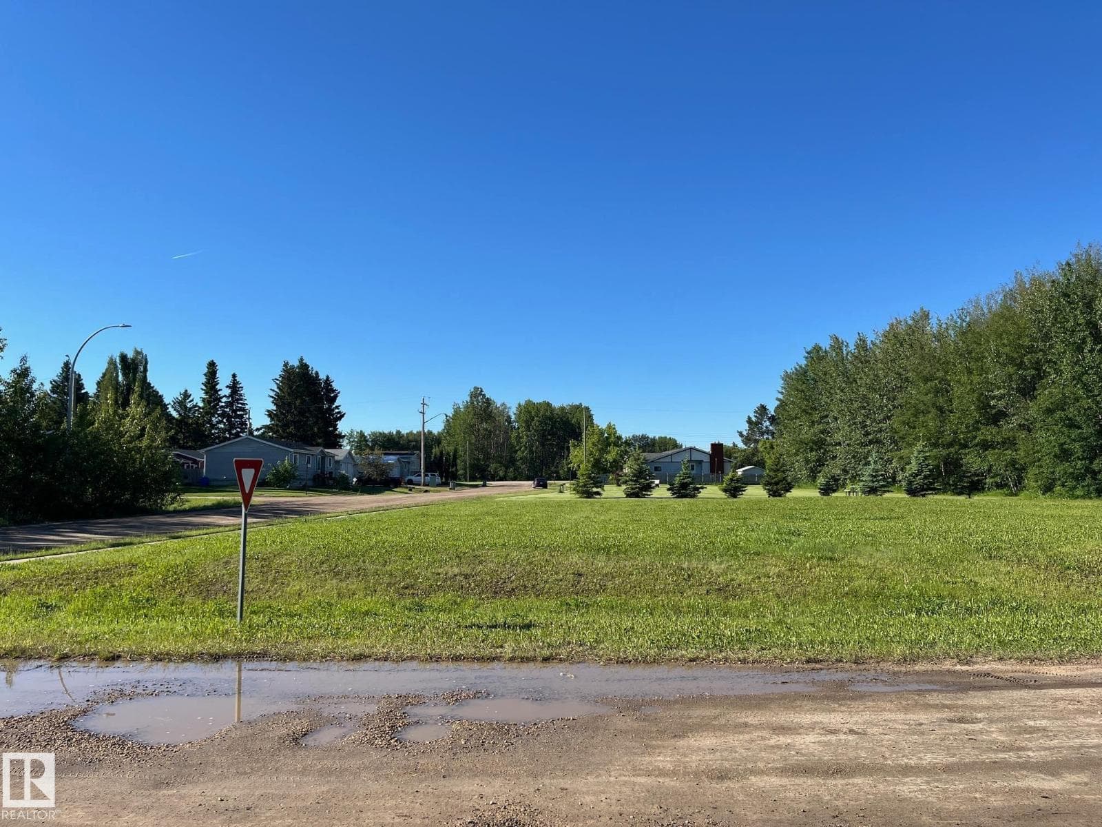 100 Woodlands DR — photo 2