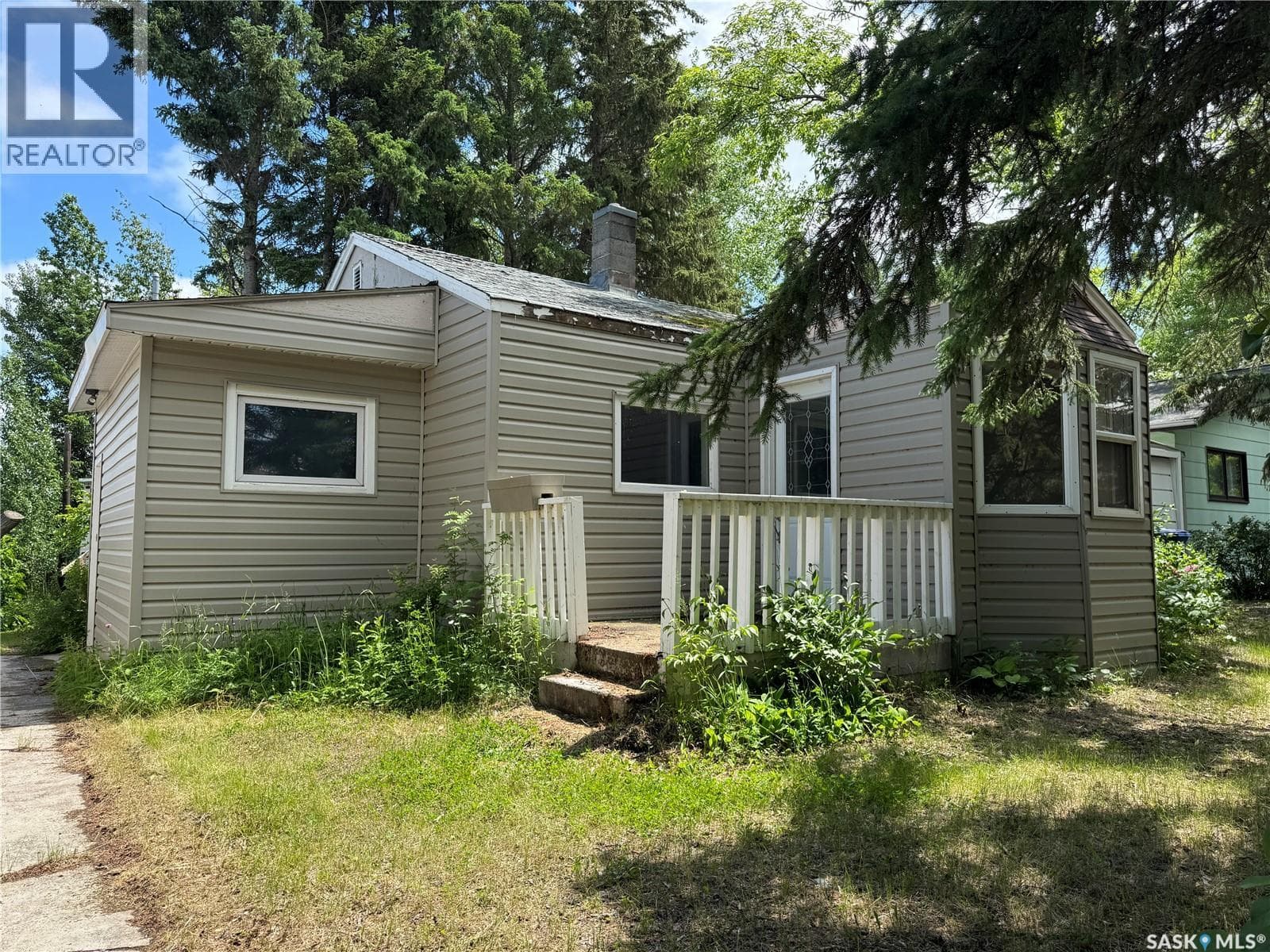 411 4th STREET W